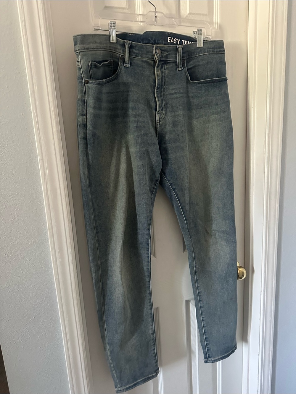 GAP Men's Slim Jeans in Faded Blue Wash